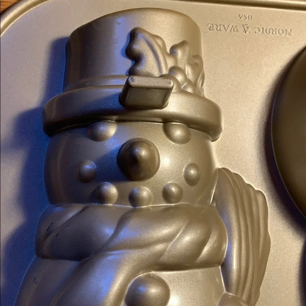 Nordic Ware Snowman Cake Pan EUC Merry Christmas! Happy Holiday!